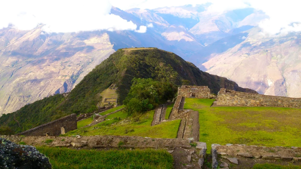 Main hill of Choquequirao above the Apurímac canyon