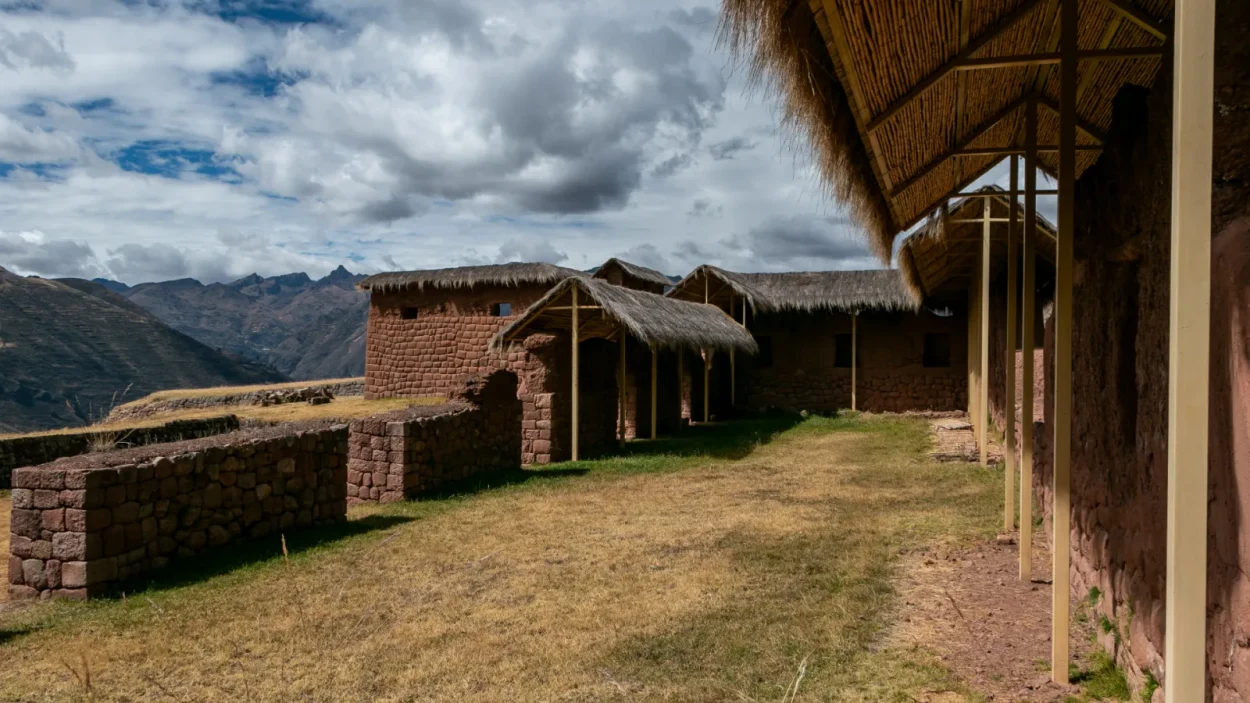 Inca buildings with thatched roofs at Huchuy Qosqo
