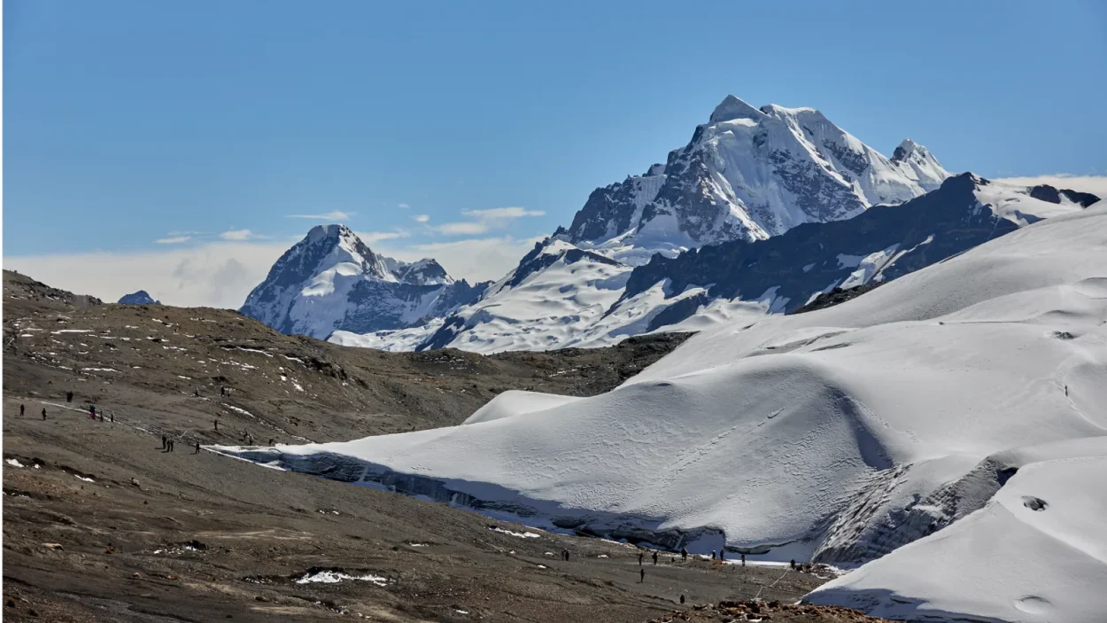 Snow peaks of the Vilcanota range near Quelccaya